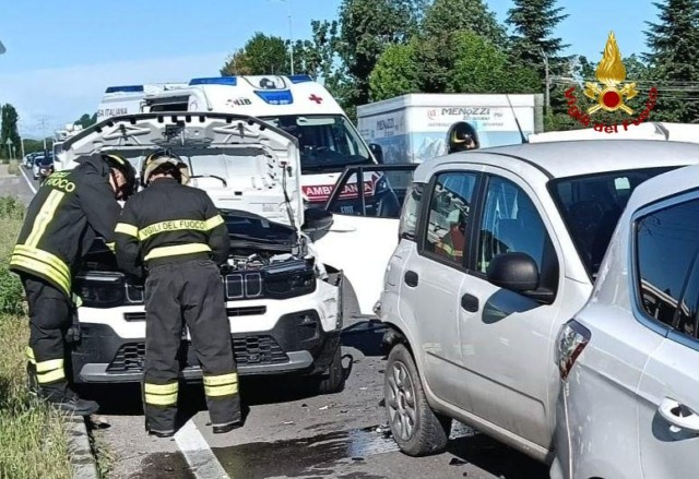 Incidente tra quattro auto a Codemondo