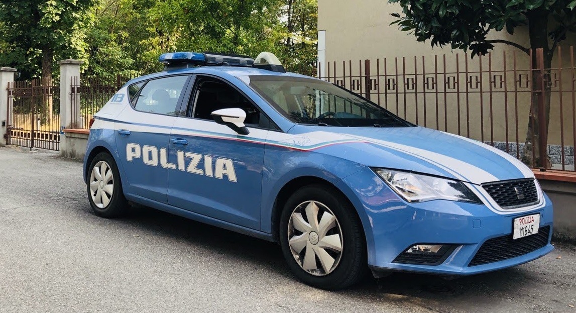 Tenta di farsi consegnare oro e gioielli con la truffa del finto carabiniere: arrestato in flagranza 66enne dalla Polizia di Stato