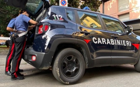 Con sostanza stupefacente all’uscita del supermercato
