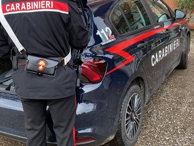 Marito e padre violento si presenta nonostante il divieto a casa della moglie: arrestato dai Carabinieri