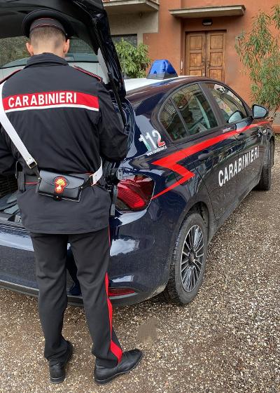 Marito e padre violento si presenta nonostante il divieto a casa della moglie: arrestato dai Carabinieri