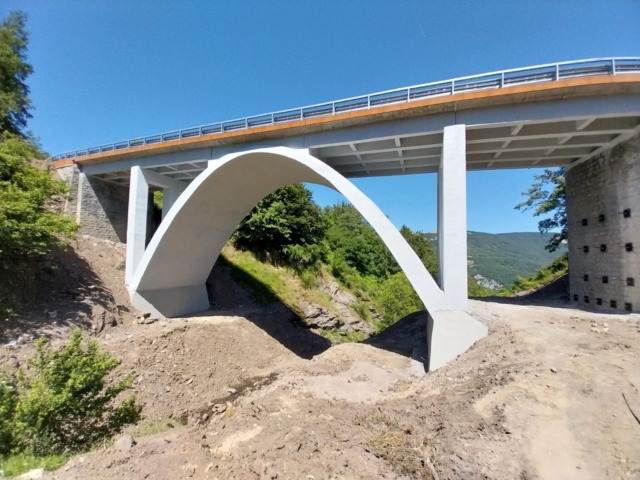 La “trasformazione” del ponte sul Rio Goredo