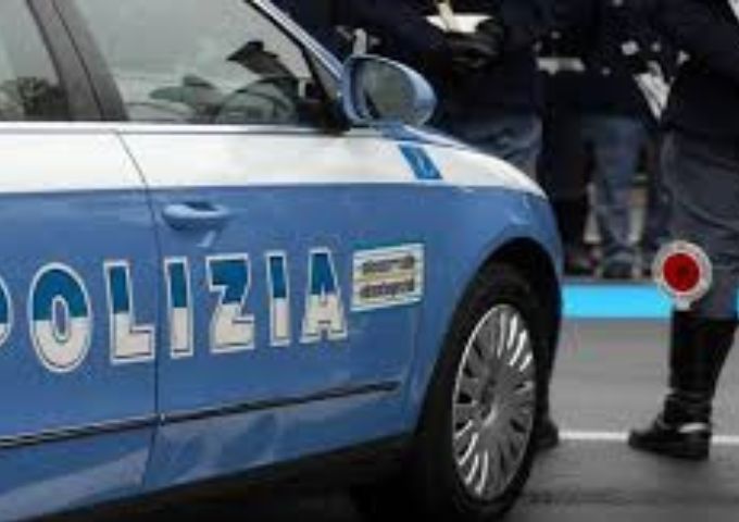 Fermato con della droga mentre va in bicicletta a Carpi