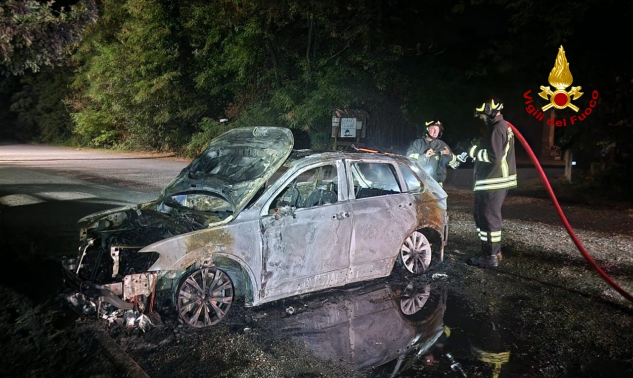 A fuoco autovettura a Cadè: non si esclude il dolo