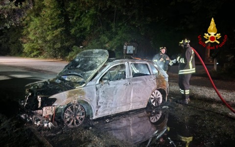 A fuoco autovettura a Cadè: non si esclude il dolo