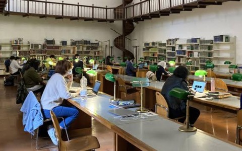 Volontari all’opera per preservare il patrimonio antico della biblioteca Panizzi