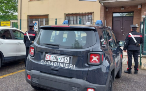 Pomeriggio di follia a Santa Vittoria di Gualtieri: in manette una ragazza di 27 anni