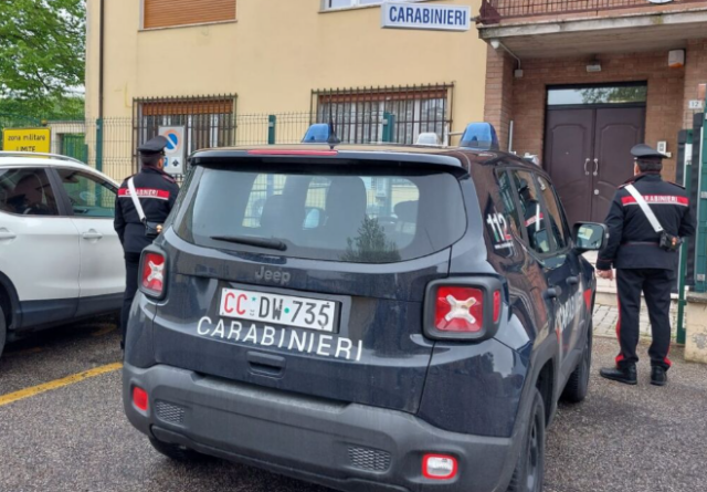 Pomeriggio di follia a Santa Vittoria di Gualtieri: in manette una ragazza di 27 anni