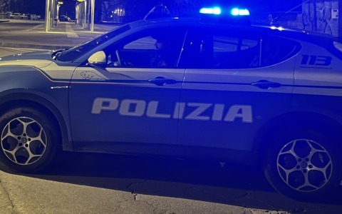 Sorpresi a rubare in un chiosco di Piazzale Europa