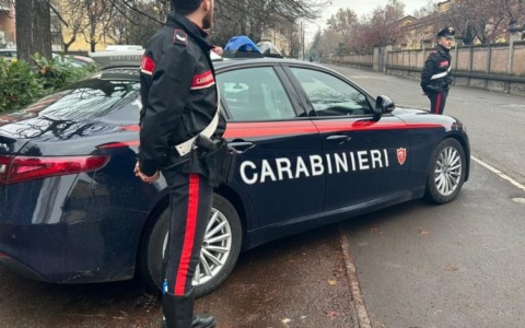 I Carabinieri intercettano e bloccano ladro che poco prima aveva rubato un’auto