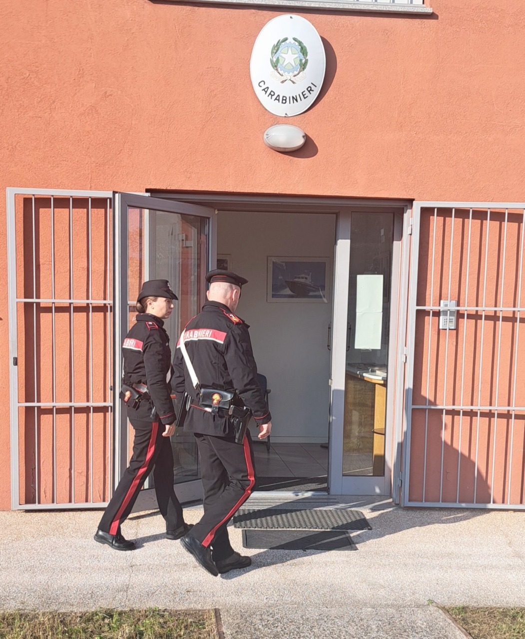 Evade dai domiciliari: 20enne denunciato dai Carabinieri