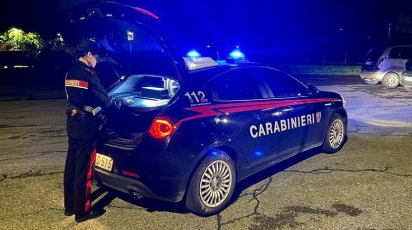 Violenza in famiglia e minacce di morte davanti a figli minori: arrestato cinquantenne