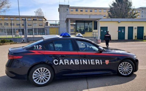 Sorpreso a rubare una bicicletta se la prende con il proprietario e con i Carabinieri