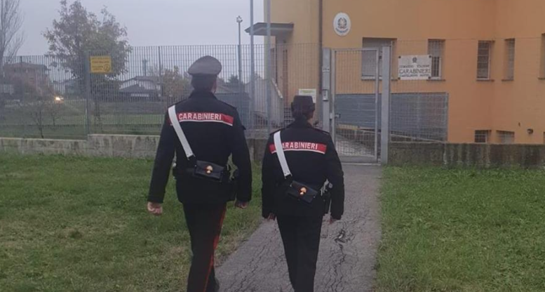 Cinquantenne accusato di maltrattamenti e lesioni nei confronti di moglie e figlia minore
