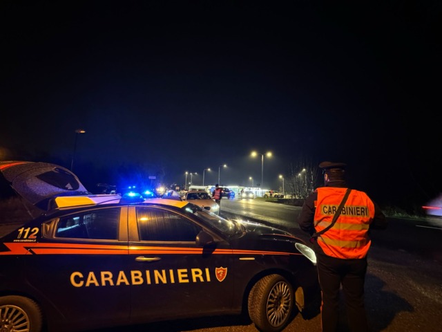 Esplosione nella notte al bancomat della Credem
