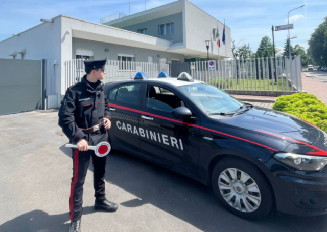 Disturba i clienti in entrata ed uscita da un supermercato anche se su di lui pendeva un divieto di ingresso nel Comune