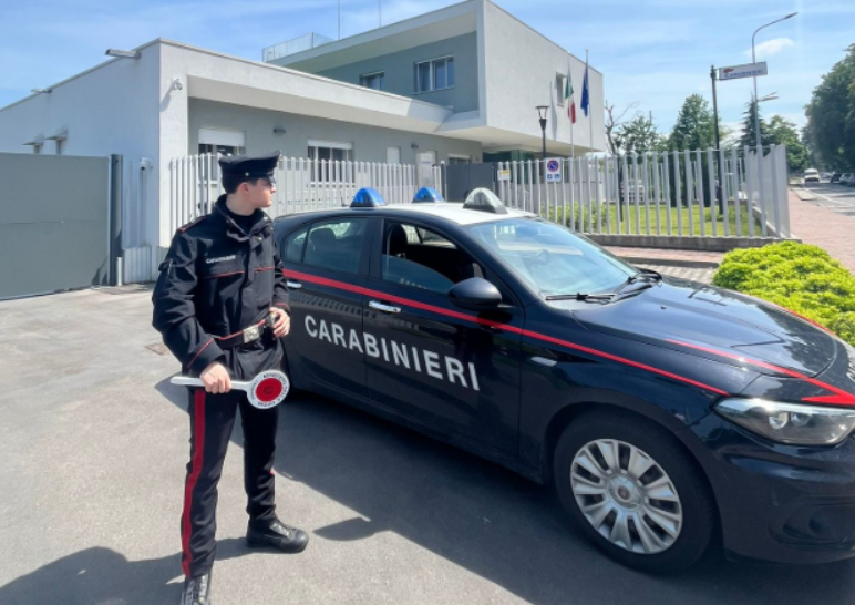 Disturba i clienti in entrata ed uscita da un supermercato anche se su di lui pendeva un divieto di ingresso nel Comune