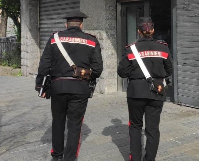 Per mesi vittima di insulti sui social e molestie di persona: denunciato dai Carabinieri un 40enne