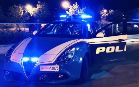 Furti nei negozi: arrestati due ladri seriali