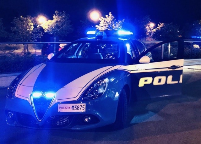 Furti nei negozi: arrestati due ladri seriali