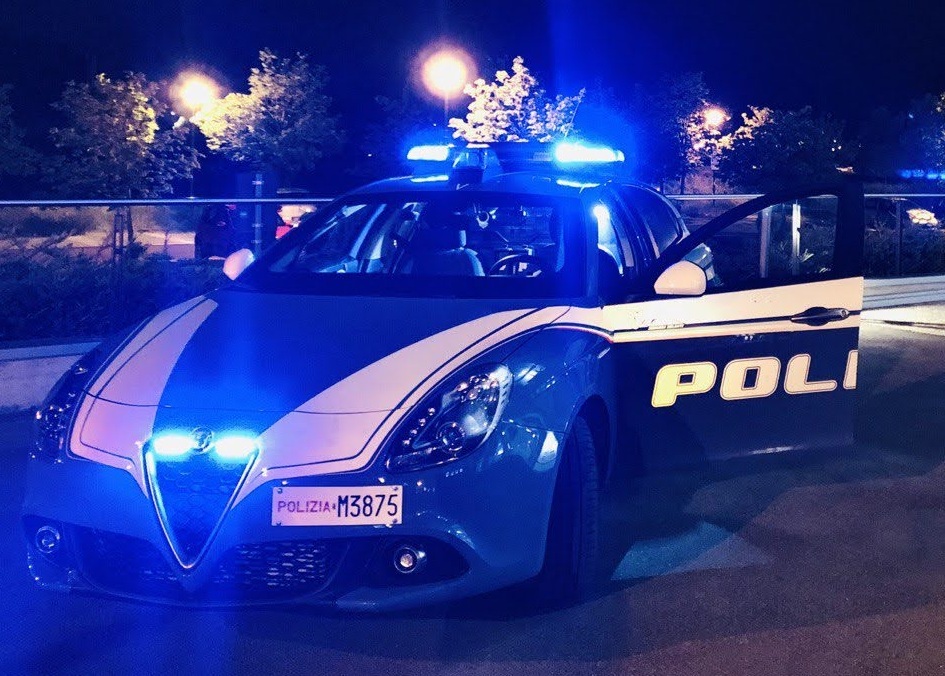 Furti nei negozi: arrestati due ladri seriali