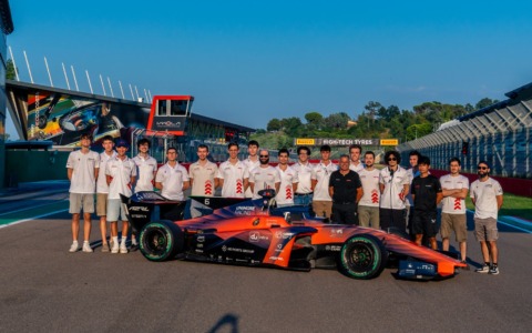 Nel GP delle auto a guida autonoma a Imola Unimore Racing è in polke position