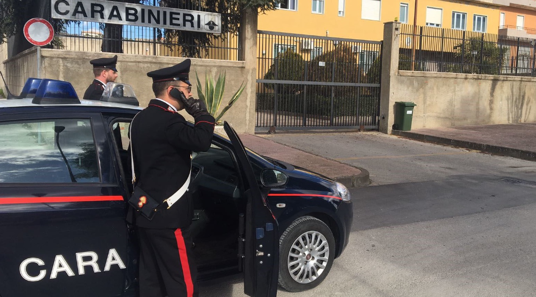 In azienda con un furgone per rubare materiale in ghisa