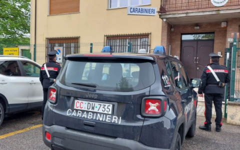 Sorpresa a rubare pluviali da un garage di un’abitazione: denunciata