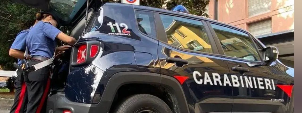 Esibisce  una carta di identità priva di microchip durante un controllo: denunciato