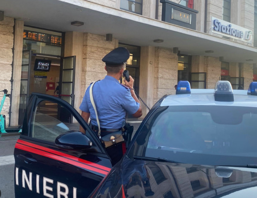 Aggressione ad una dipendente di Trenitalia: denunciato un uomo di 36 anni dai carabinieri 