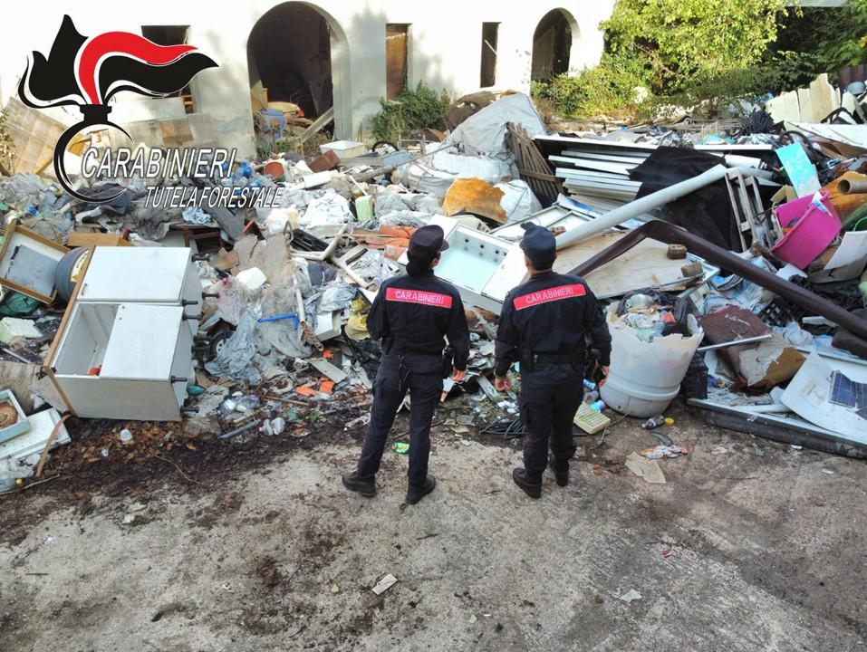 Scoperta discarica abusiva: denunciate dieci persone ed una Società
