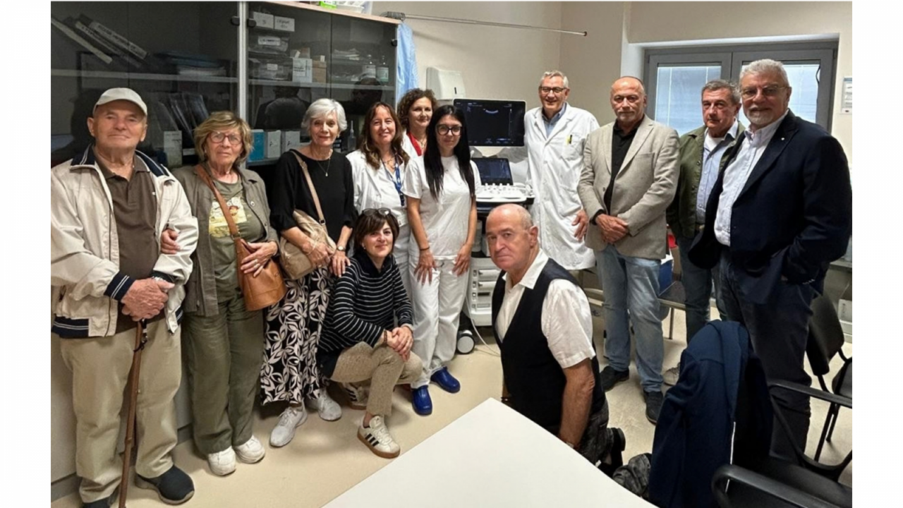Sa. Re Odv dona alla Ostetricia e Ginecologia del Santa Maria Nuova un nuovo ecografo