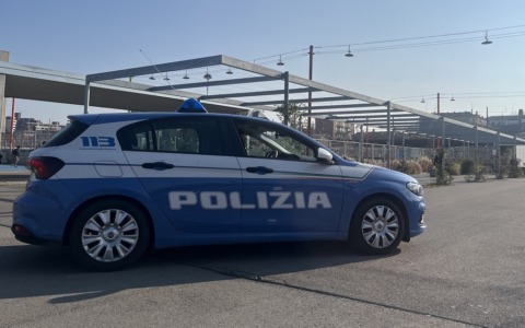 Trovato con della merce rubata da un’auto in sosta