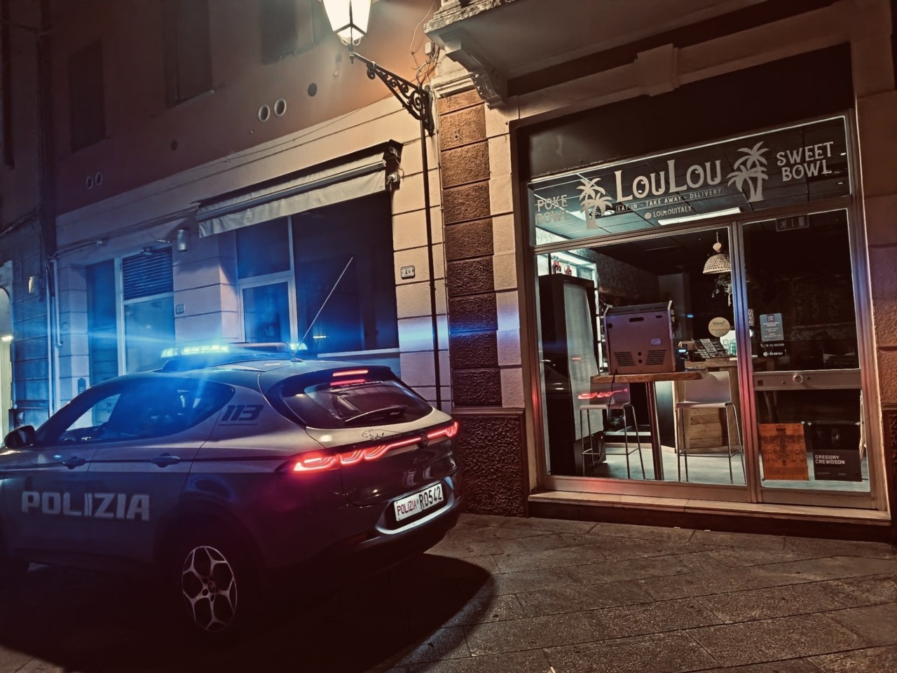 Commette un furto ai danni di un ristorante del centro: arrestato