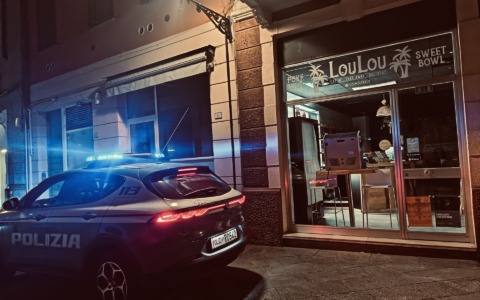 Commette un furto ai danni di un ristorante del centro: arrestato