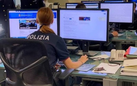 Contro il cyberbullismo la Polizia postale incontra gli studenti