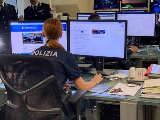Contro il cyberbullismo la Polizia postale incontra gli studenti